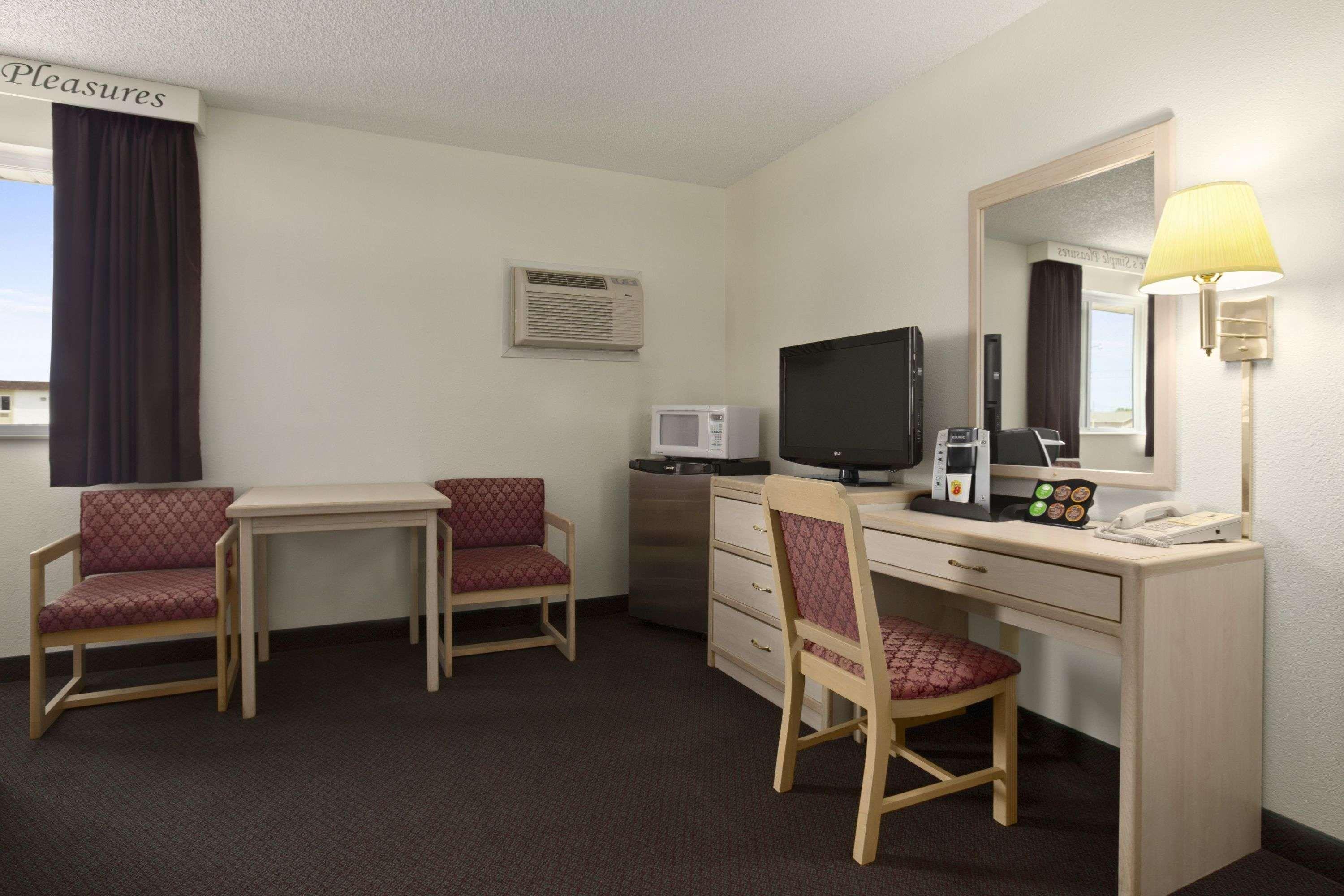 Econo Lodge Скотсблъф Екстериор снимка