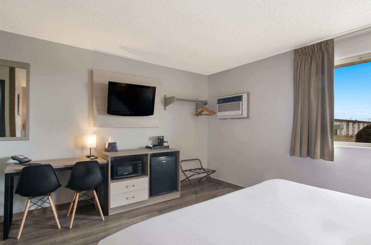 Econo Lodge Скотсблъф Екстериор снимка