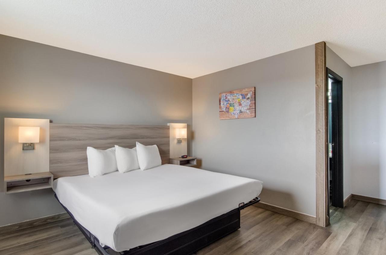 Econo Lodge Скотсблъф Екстериор снимка