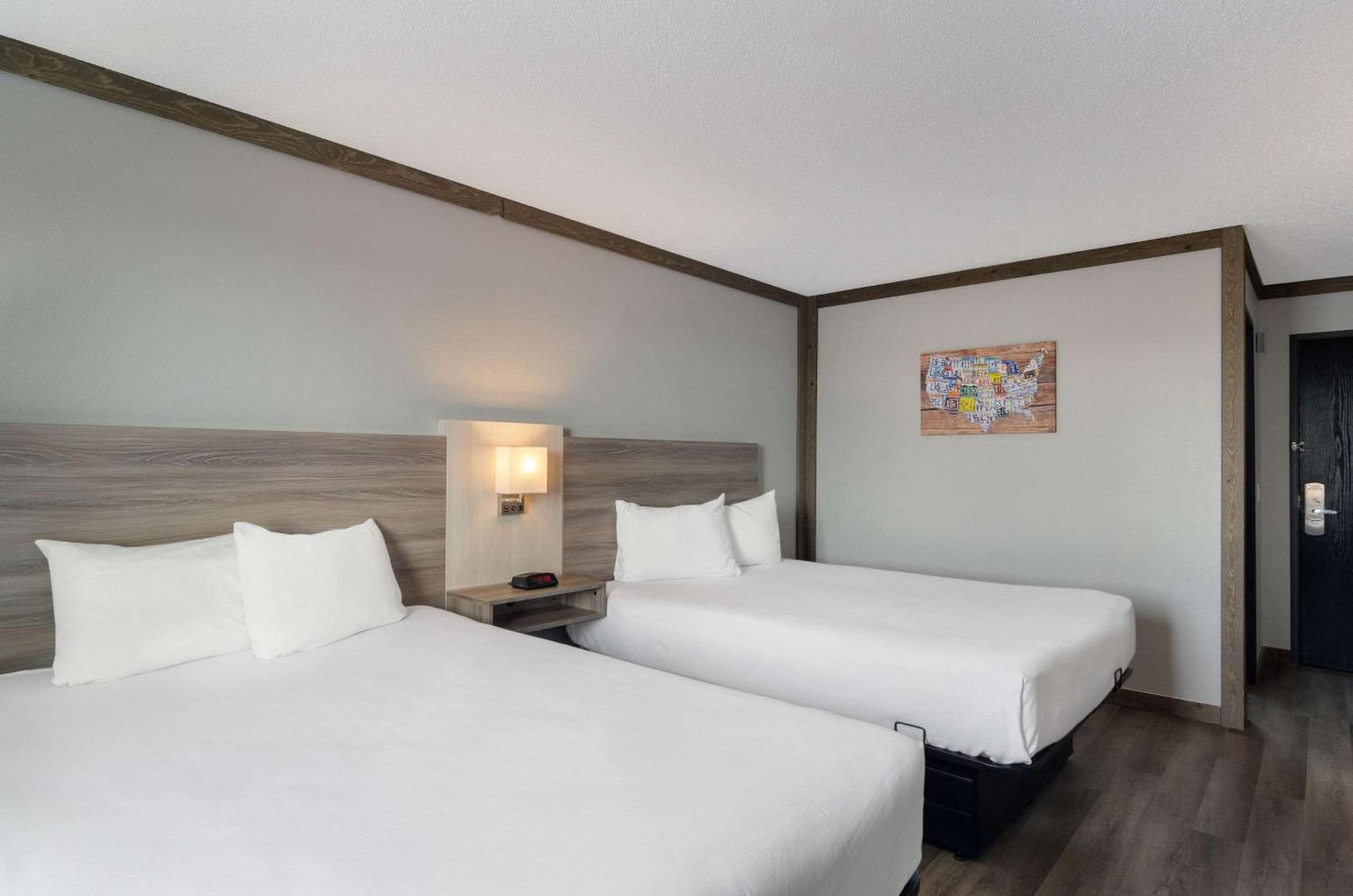 Econo Lodge Скотсблъф Екстериор снимка