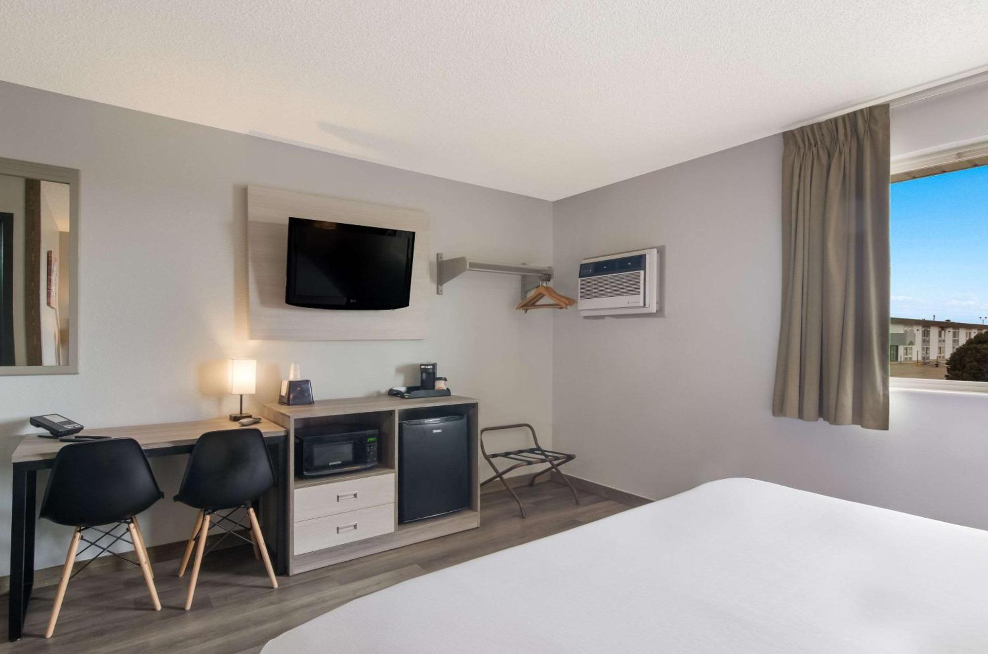 Econo Lodge Скотсблъф Екстериор снимка