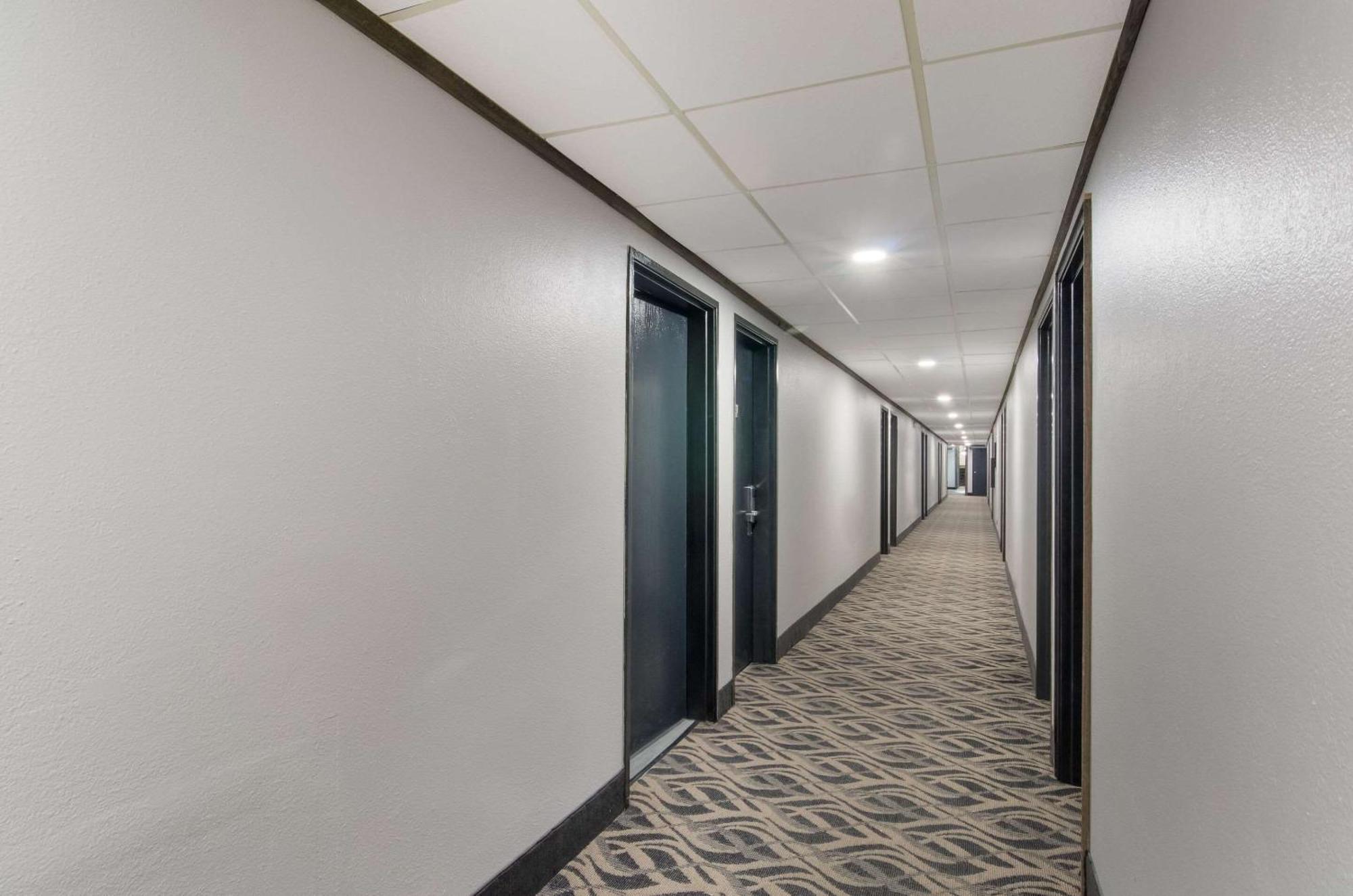 Econo Lodge Скотсблъф Екстериор снимка